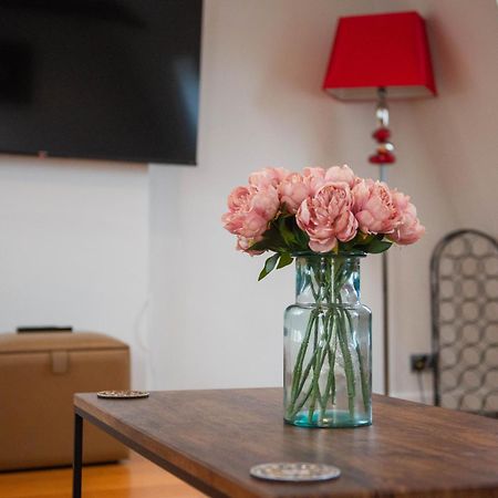 Stylish Townhouse, Work Desk, Fast Wi-Fi, Sleeps 6 斯坦福德 外观 照片