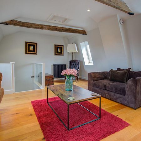 Stylish Townhouse, Work Desk, Fast Wi-Fi, Sleeps 6 斯坦福德 外观 照片