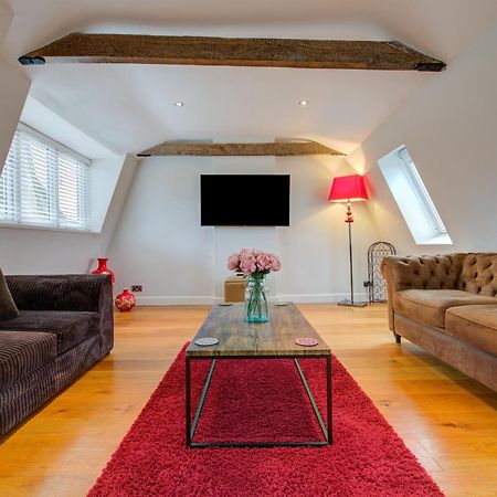 Stylish Townhouse, Work Desk, Fast Wi-Fi, Sleeps 6 斯坦福德 外观 照片