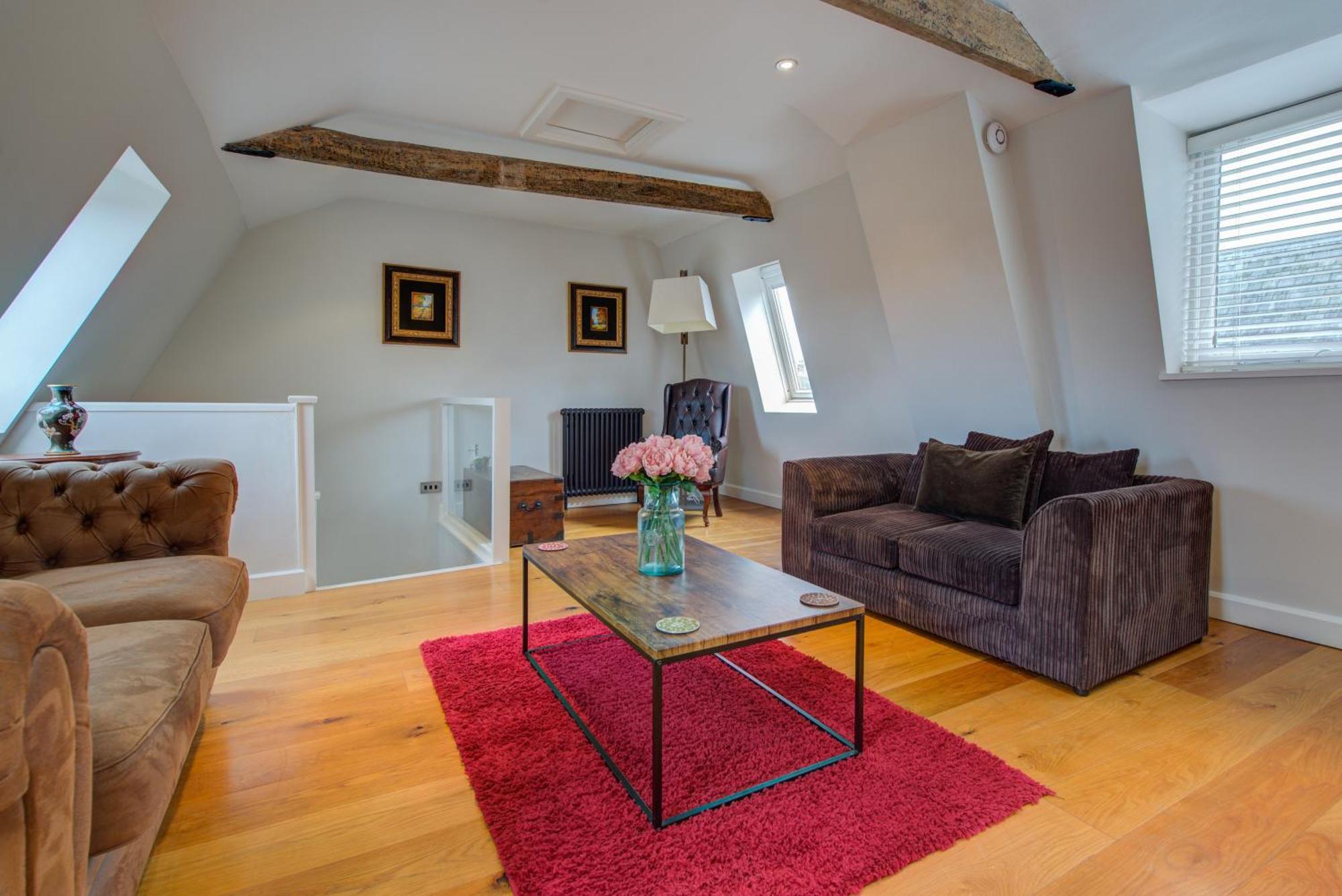Stylish Townhouse, Work Desk, Fast Wi-Fi, Sleeps 6 斯坦福德 外观 照片
