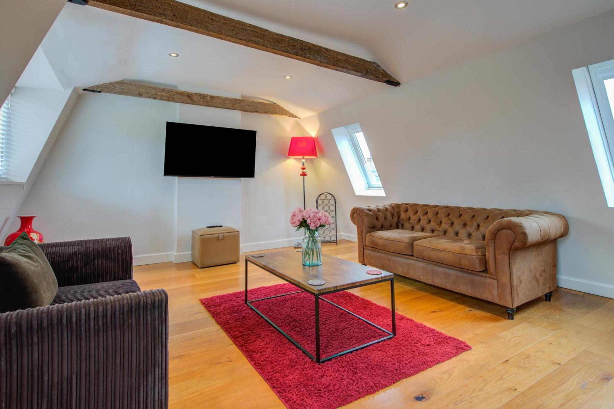 Stylish Townhouse, Work Desk, Fast Wi-Fi, Sleeps 6 斯坦福德 外观 照片