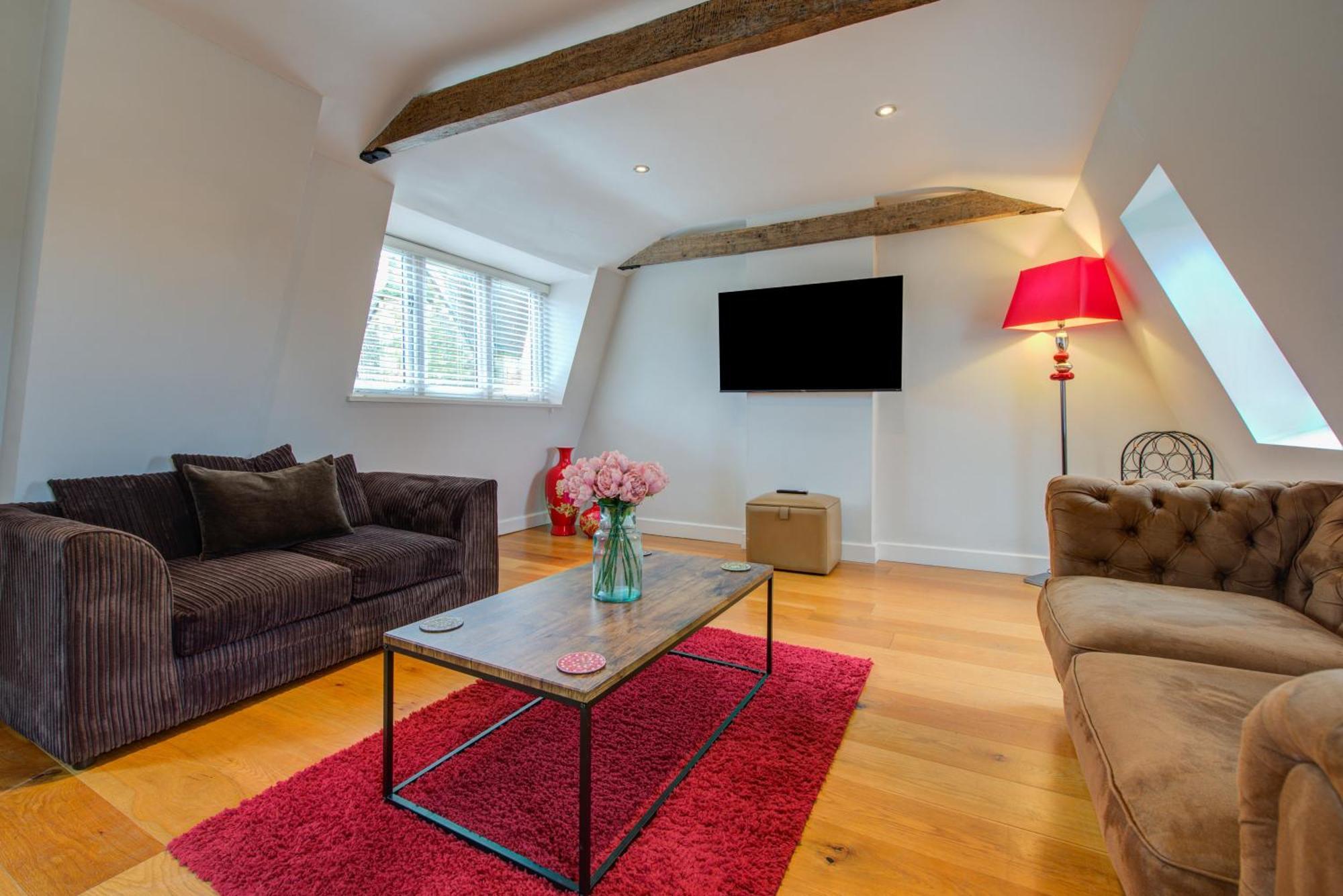 Stylish Townhouse, Work Desk, Fast Wi-Fi, Sleeps 6 斯坦福德 外观 照片