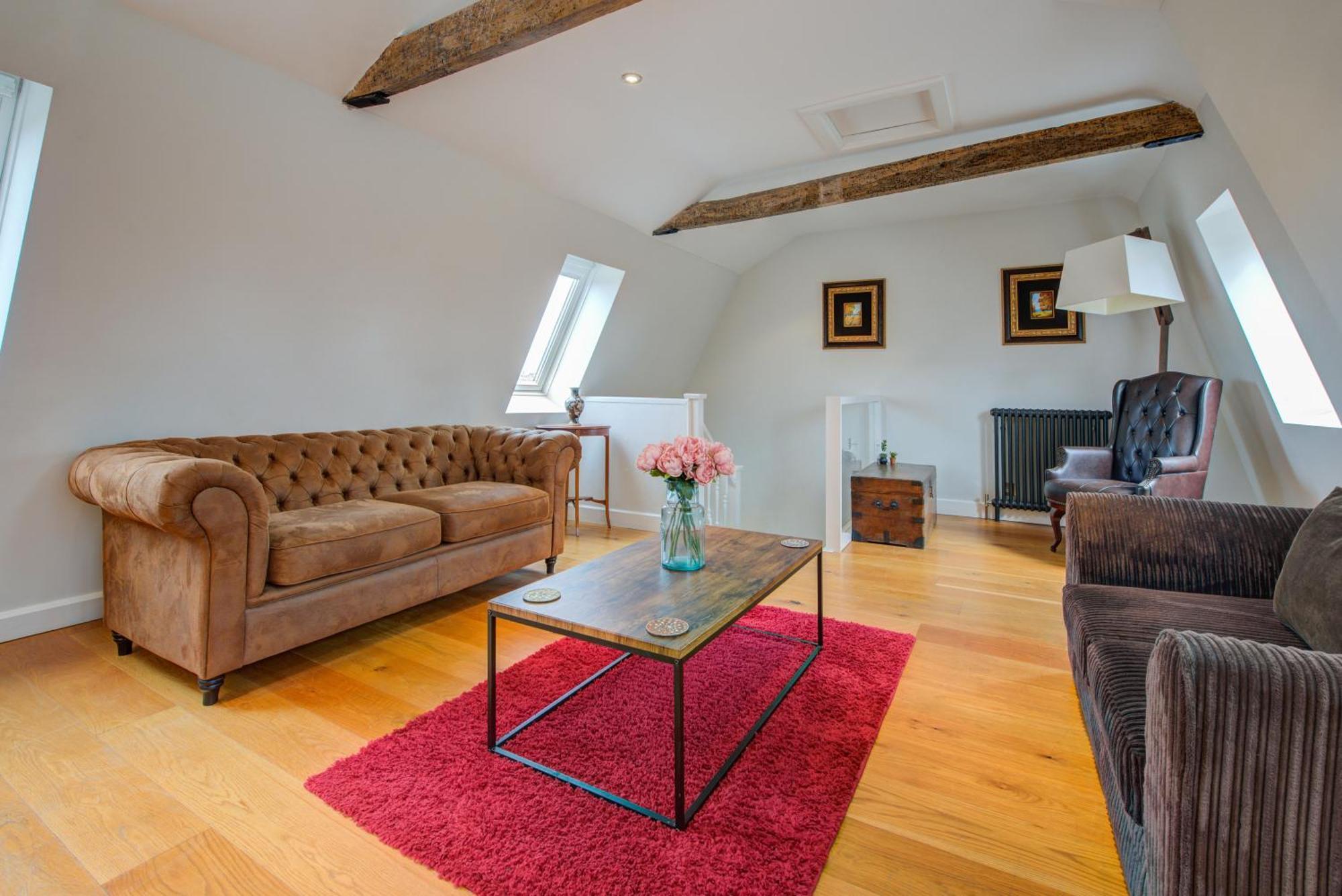 Stylish Townhouse, Work Desk, Fast Wi-Fi, Sleeps 6 斯坦福德 外观 照片