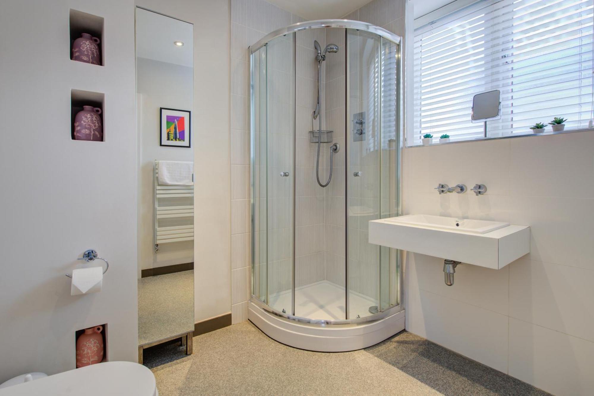 Stylish Townhouse, Work Desk, Fast Wi-Fi, Sleeps 6 斯坦福德 外观 照片