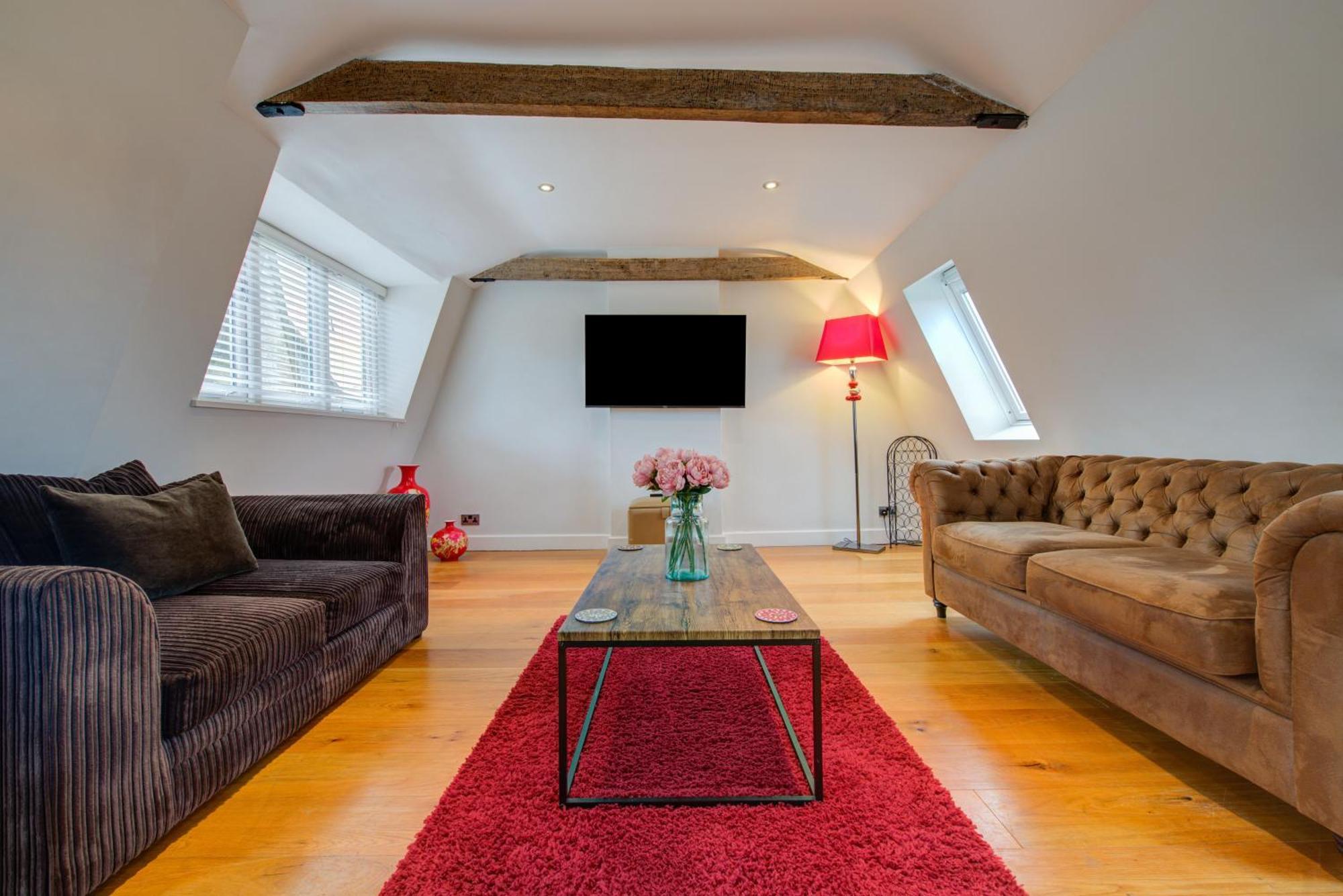 Stylish Townhouse, Work Desk, Fast Wi-Fi, Sleeps 6 斯坦福德 外观 照片